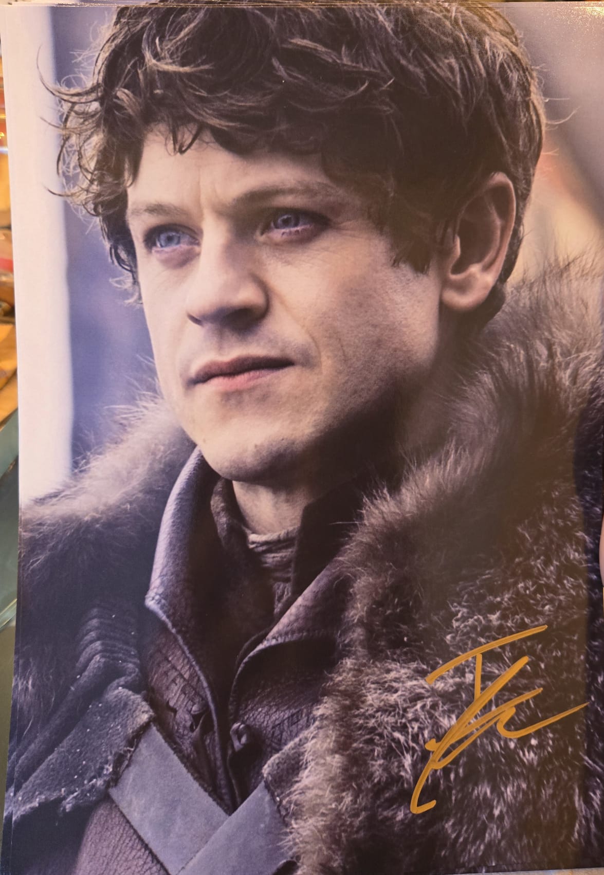 Autogramm von Iwan Rheon